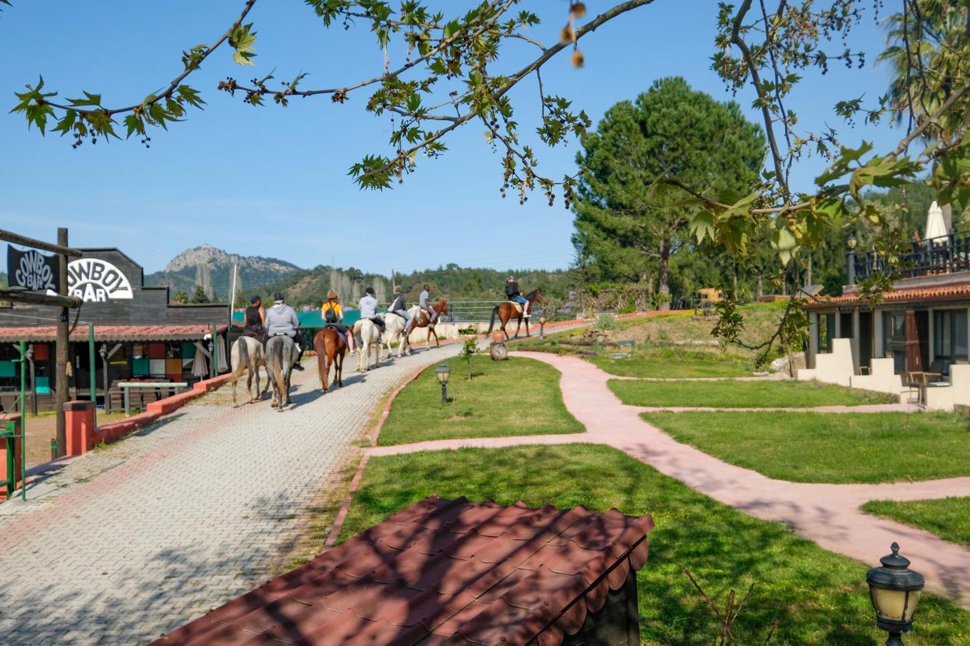 Hotel Berke Ranch&Nature เกเมร์ ภายนอก รูปภาพ